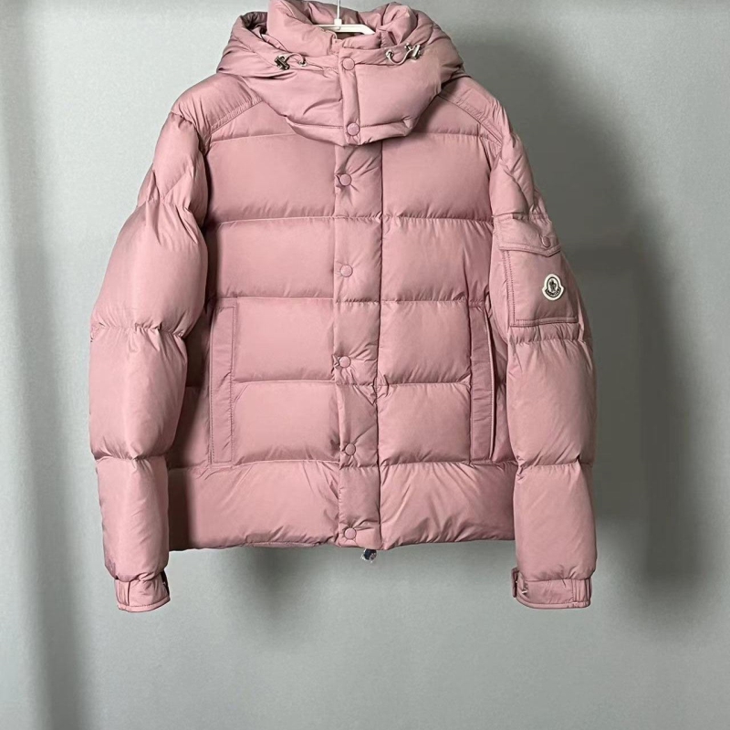 G*u*i down coat
